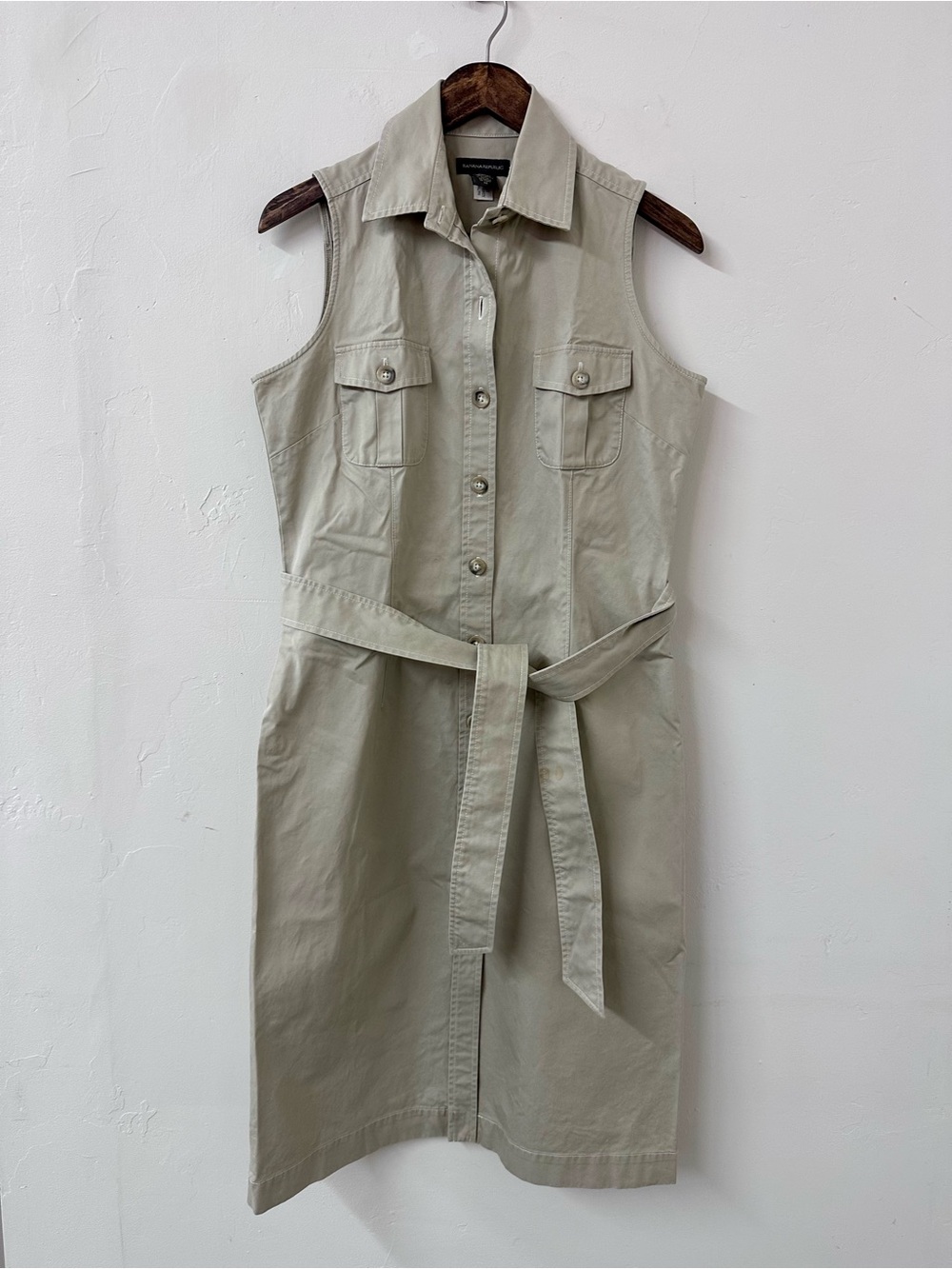 Banana Republic Sleeveless Shirt Dress in Light khaki